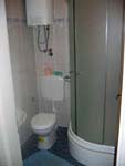 Toilette und Dusche